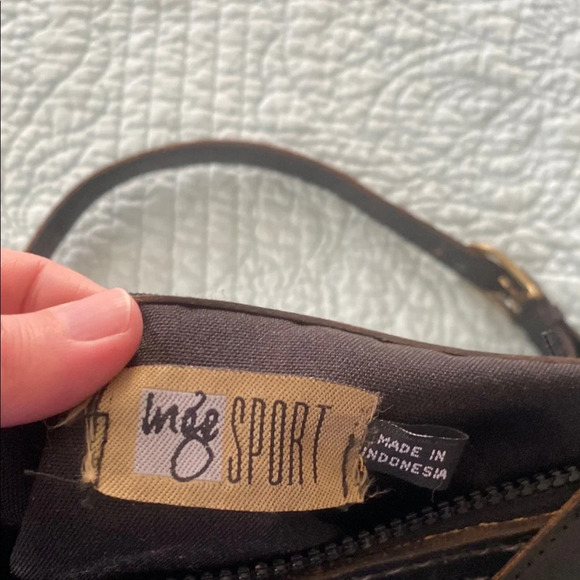 Vintage Black and Tan Leather Crossbody Bag with Woven Design - Picture 2 of 8